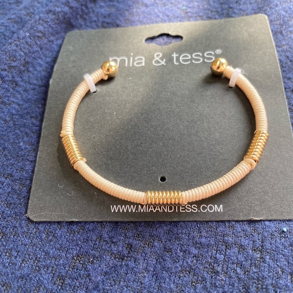 Mia & Tess cream bracelet - Picture 2 of 7